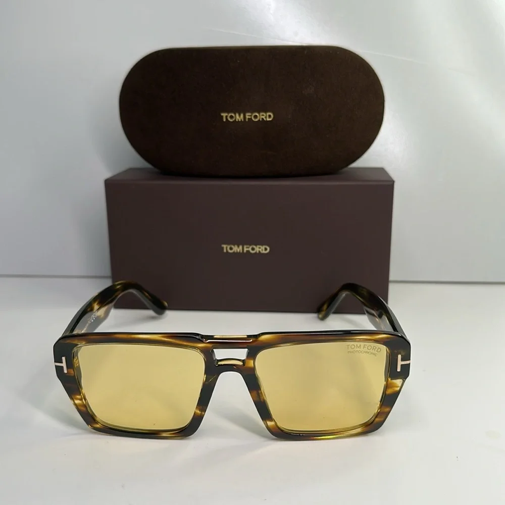 Tom Ford lens included