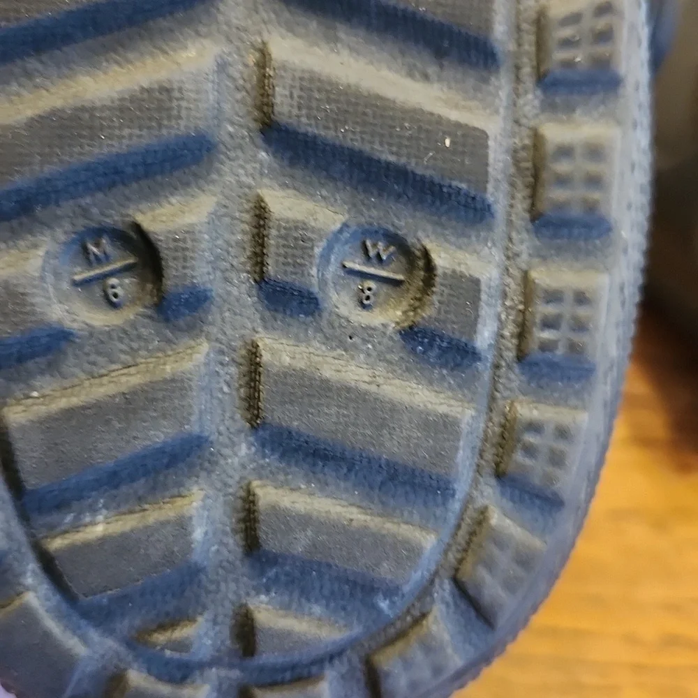 CROCS black m6