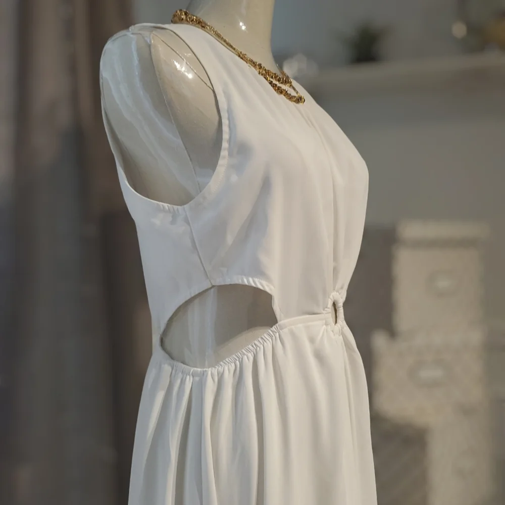entro sleeveless cutout