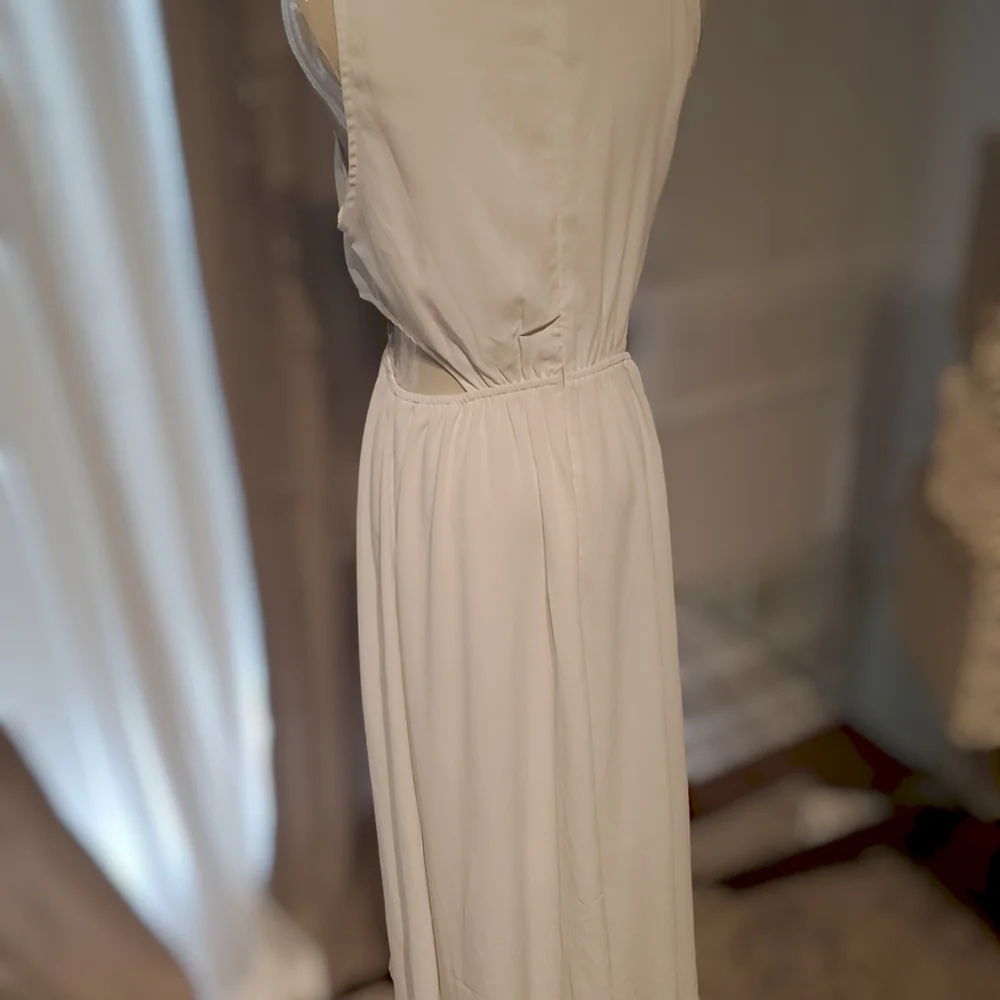 entro sleeveless cutout