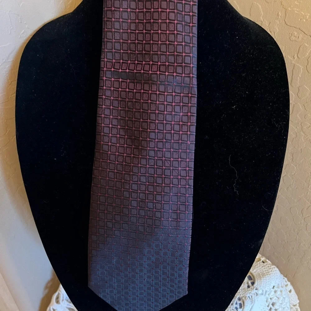 Harve Benard classic tie