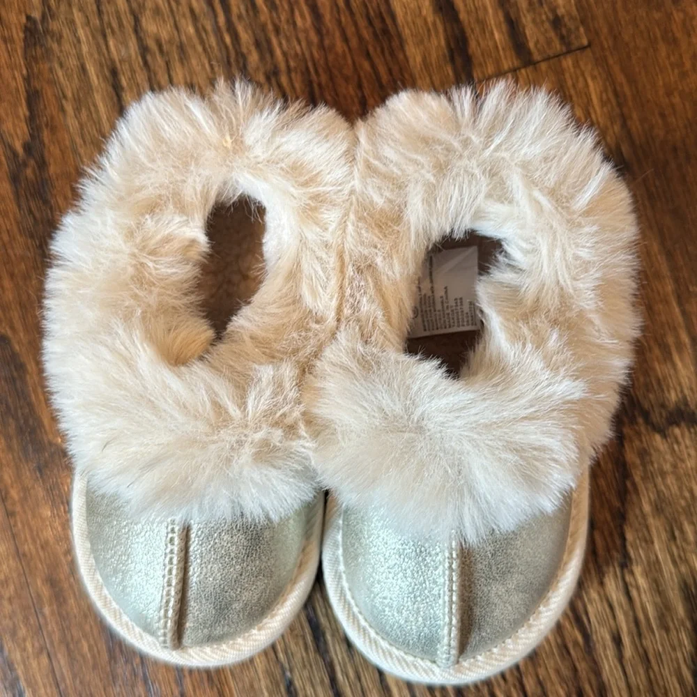 N/A cozy slippers