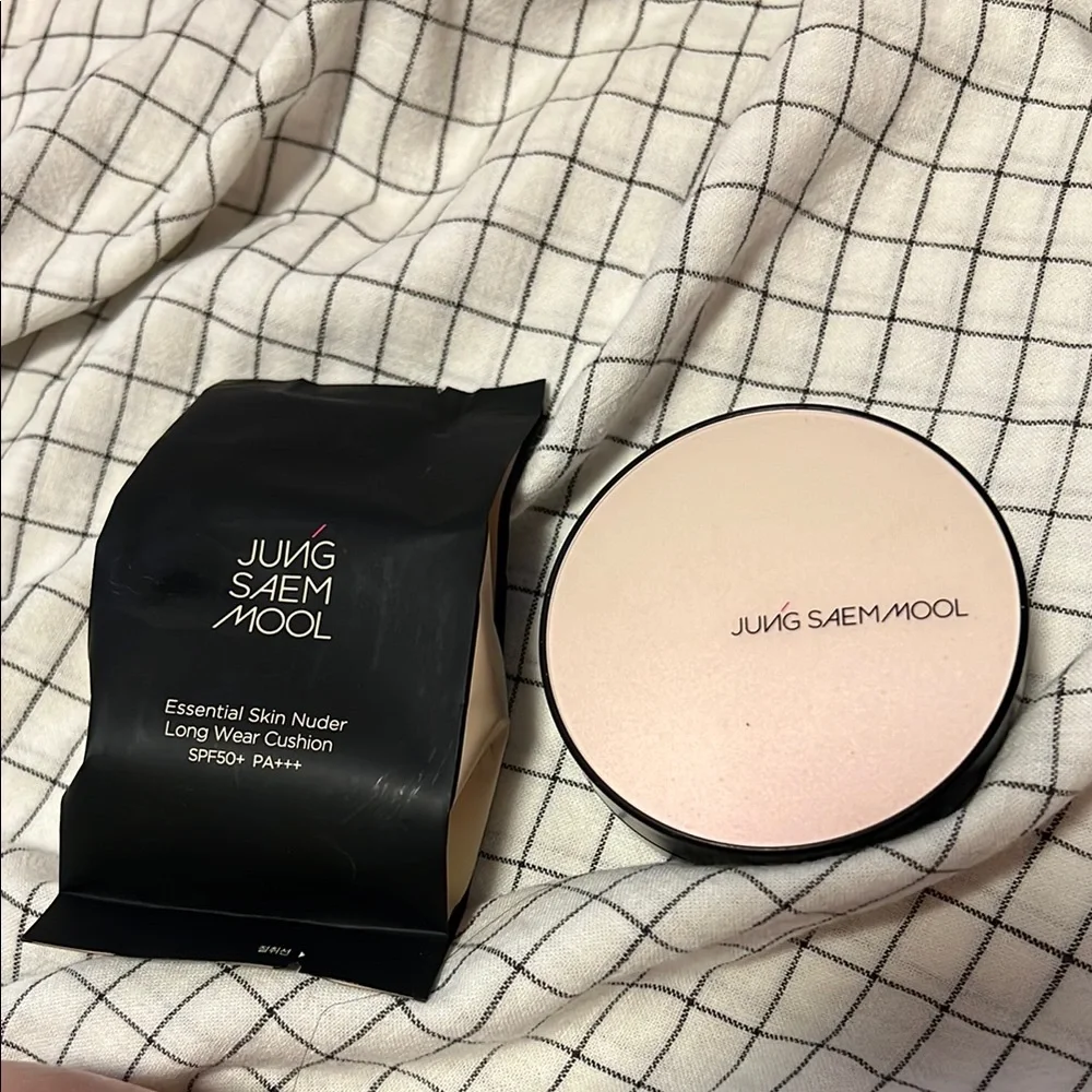 Essential Skin Nuder Long Wear Cushion - Light
