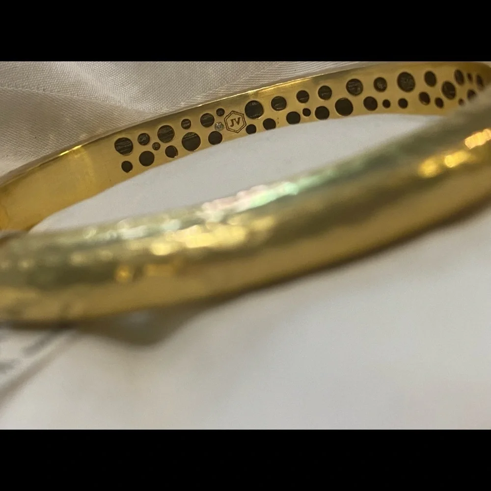 Julie Vos shimmering gold