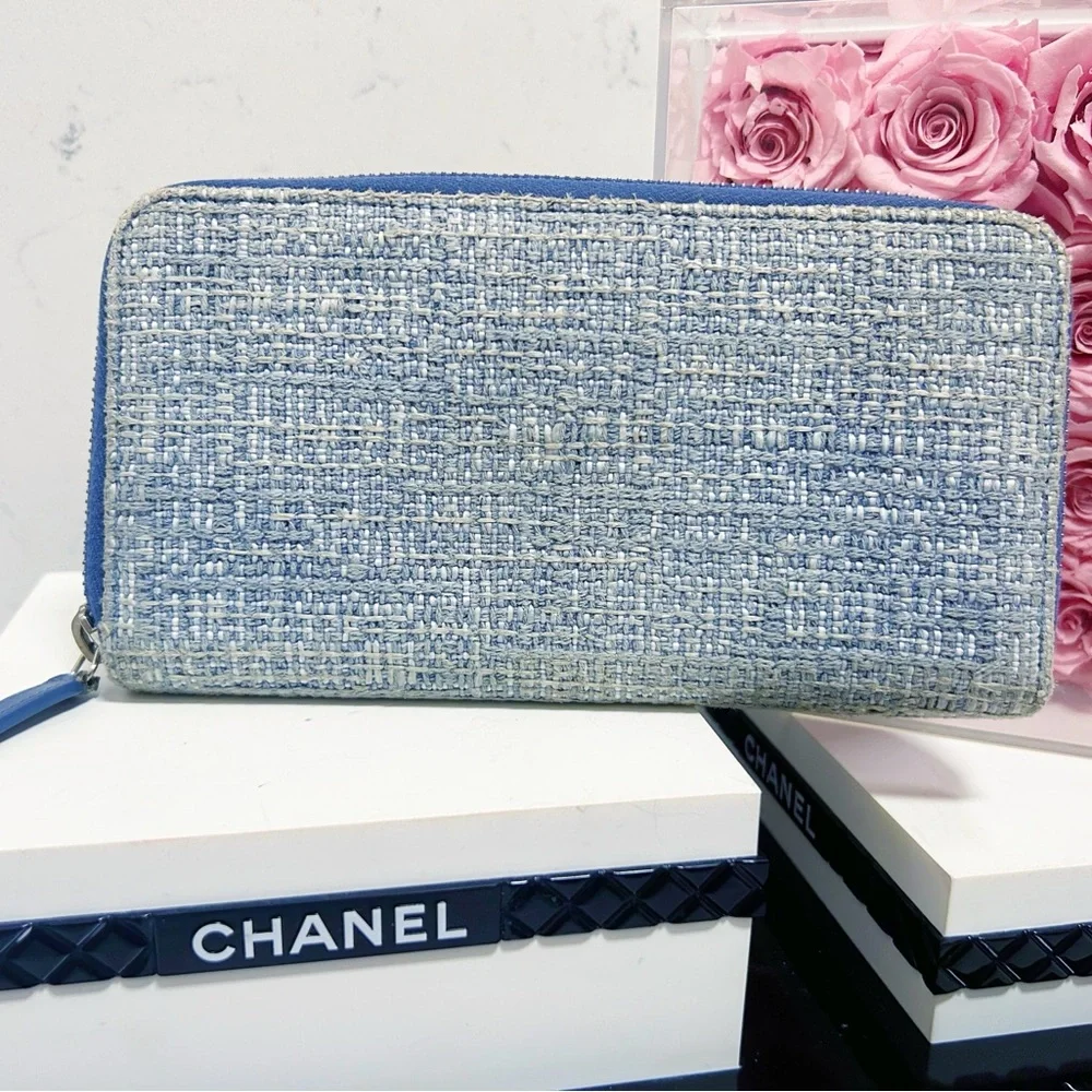 CHANEL authentic light