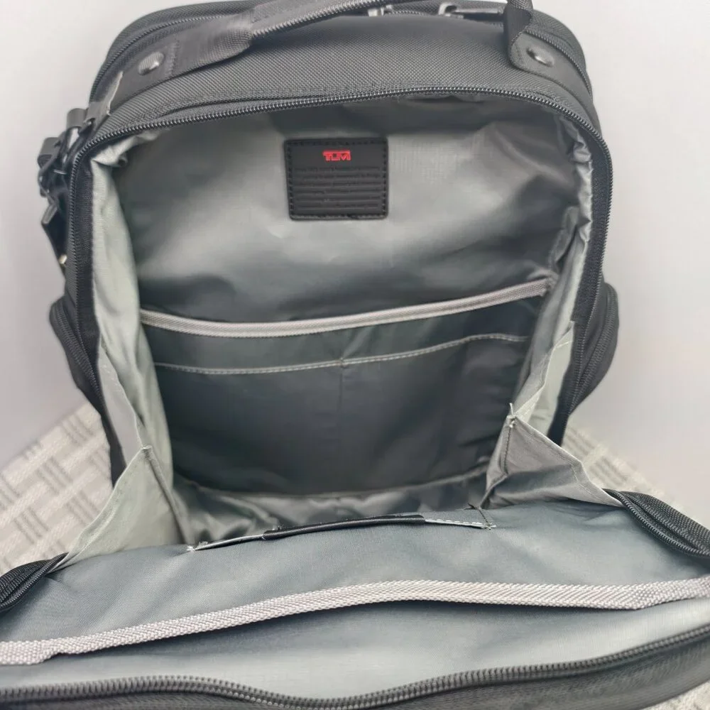 Tumi this nwt