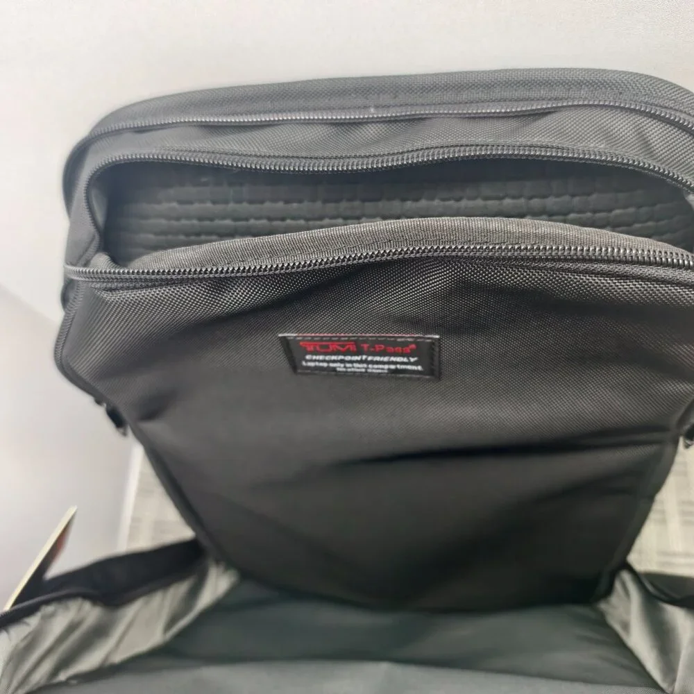 Tumi this nwt