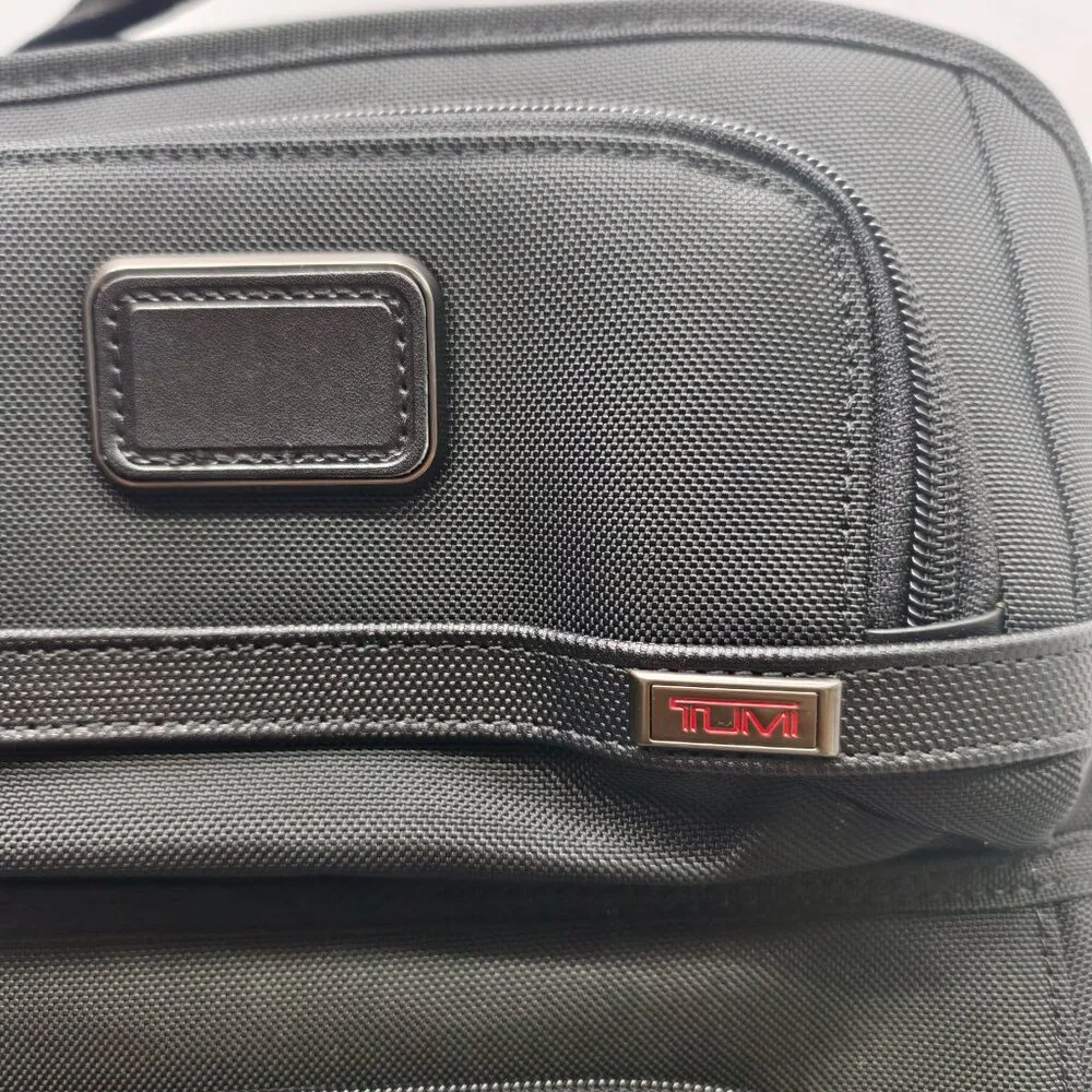 Tumi this nwt