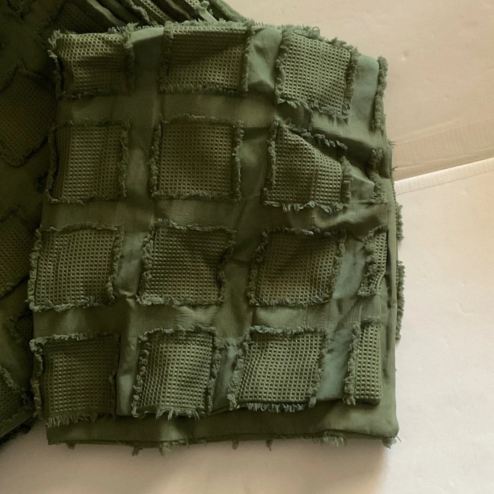 Mildly new green