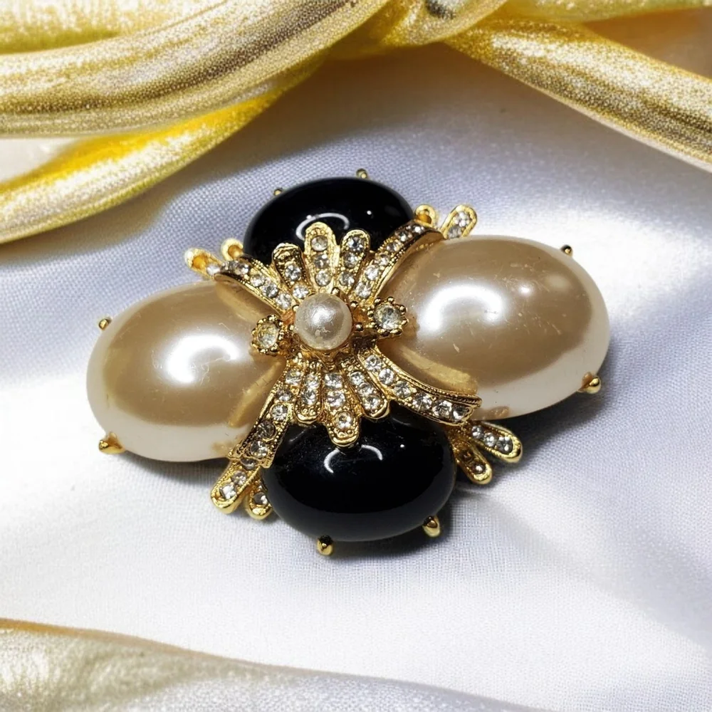 JOAN RIVERS Vintage 1990s Onyx Pearl Crystal Deco Brooch