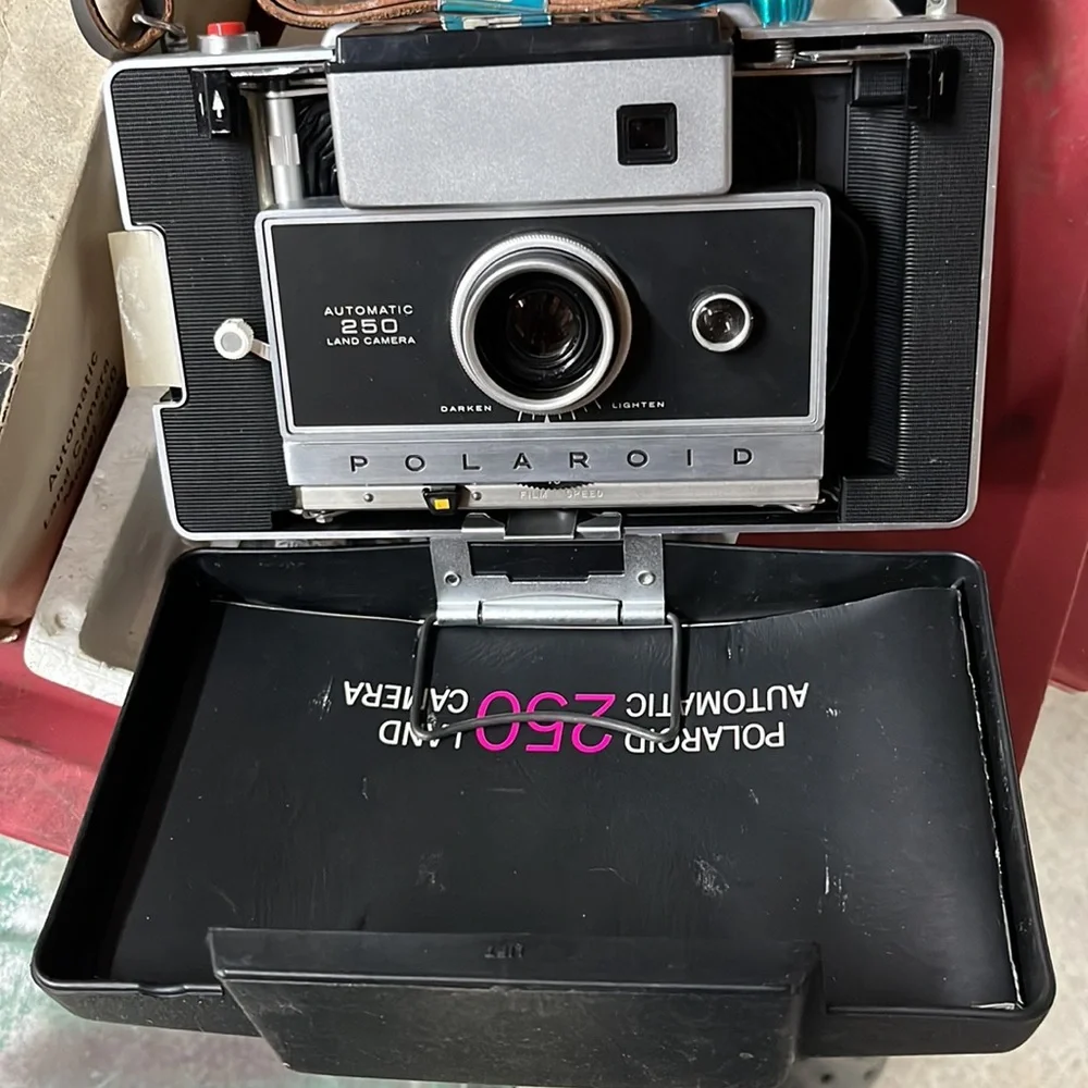 Polaroid 250 Land Camera with Flash