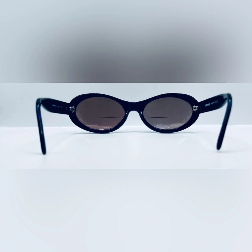 Genny listing pair