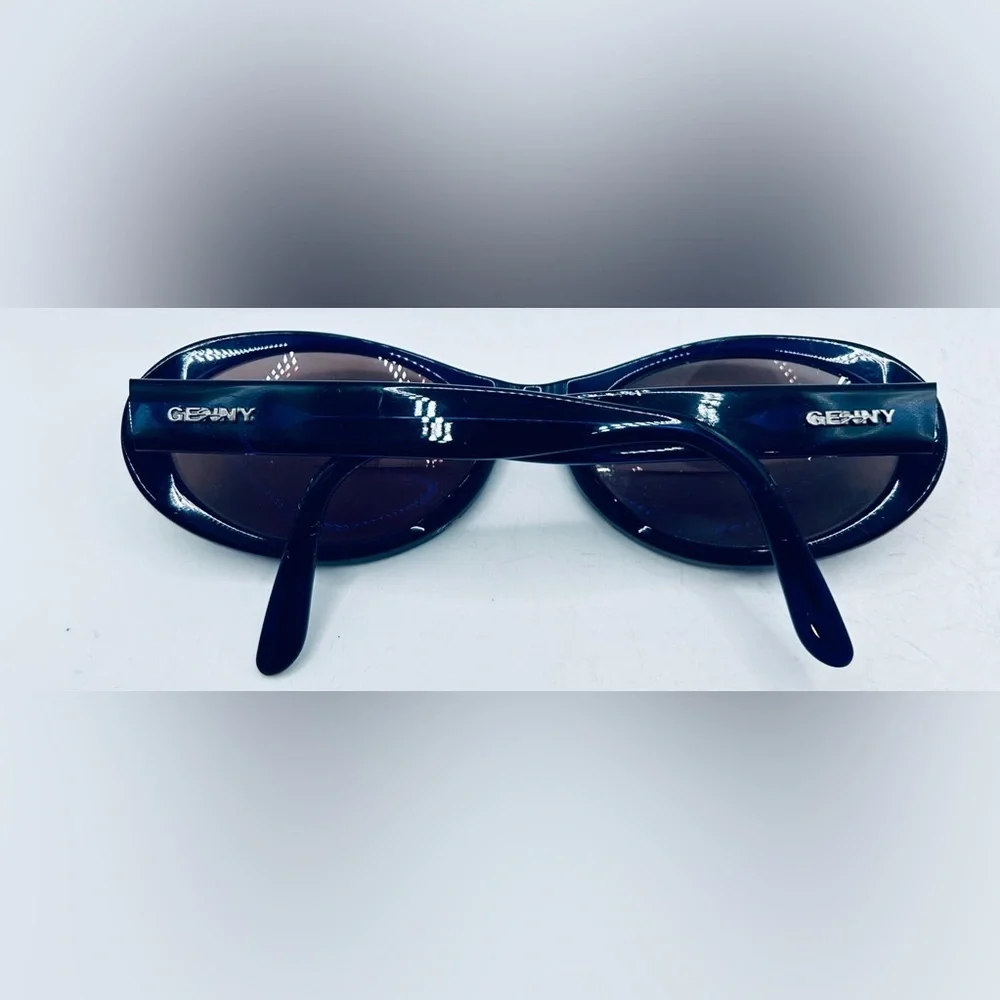 Genny listing pair