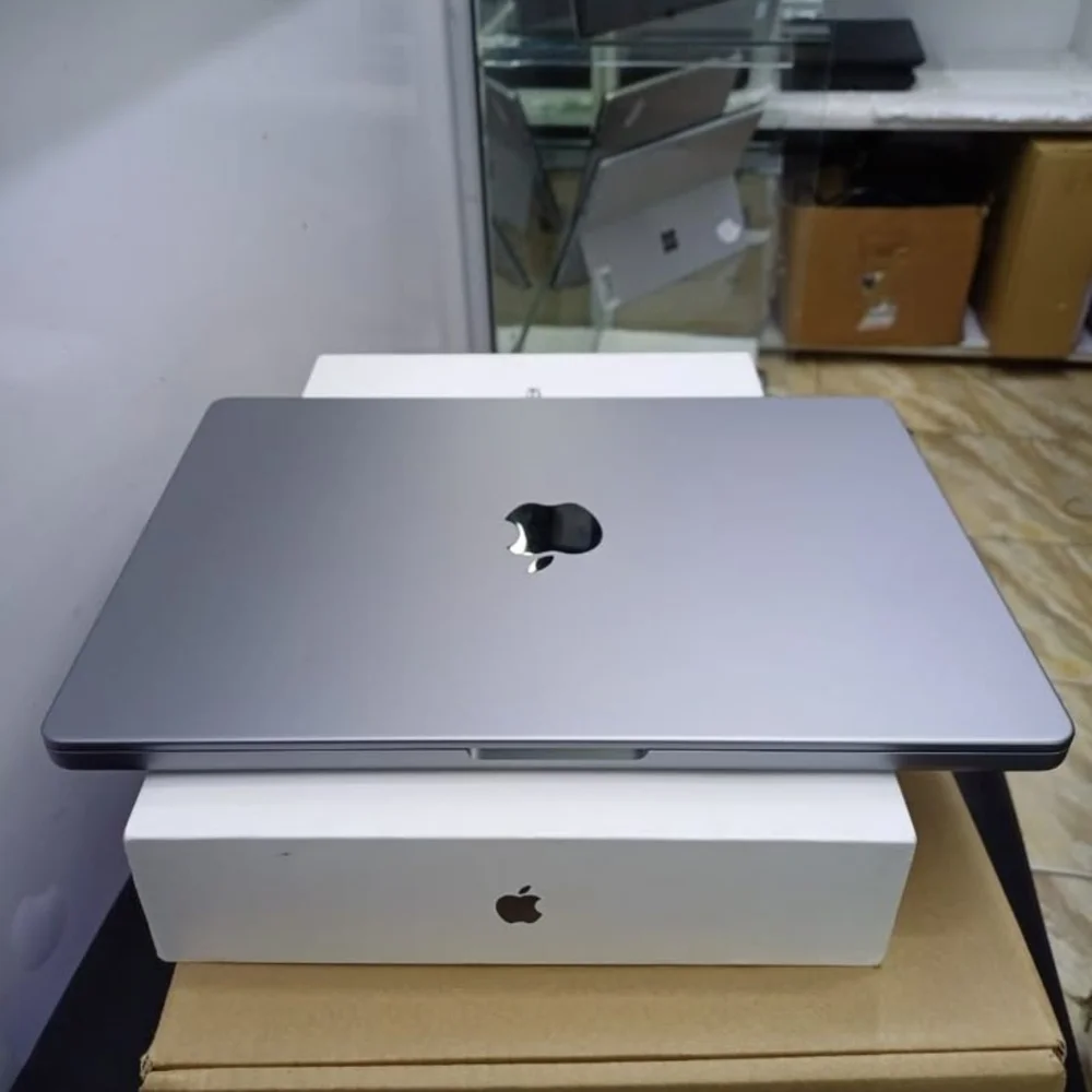 Apple MacBook pro- Stylish Silver Design