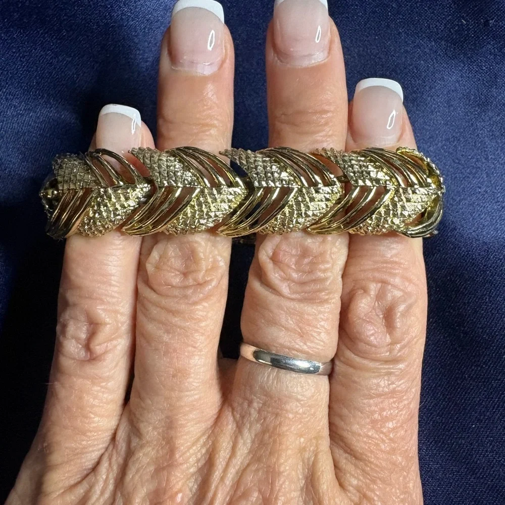 Vintage Coro Gold-Tone Leaf-Linked Bracelet, Sz 7