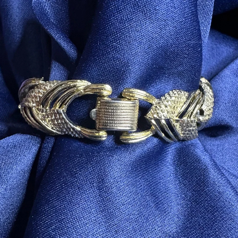 Vintage Coro Gold-Tone Leaf-Linked Bracelet, Sz 7