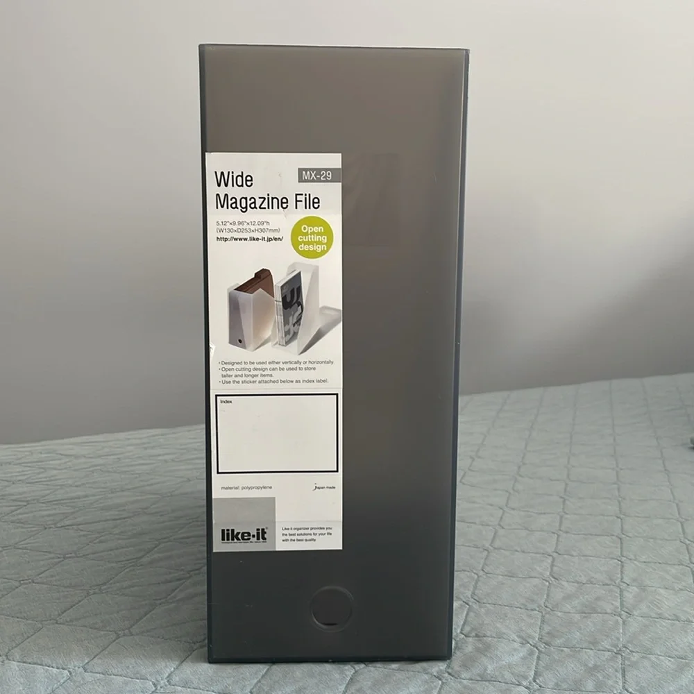 Magazine file holder