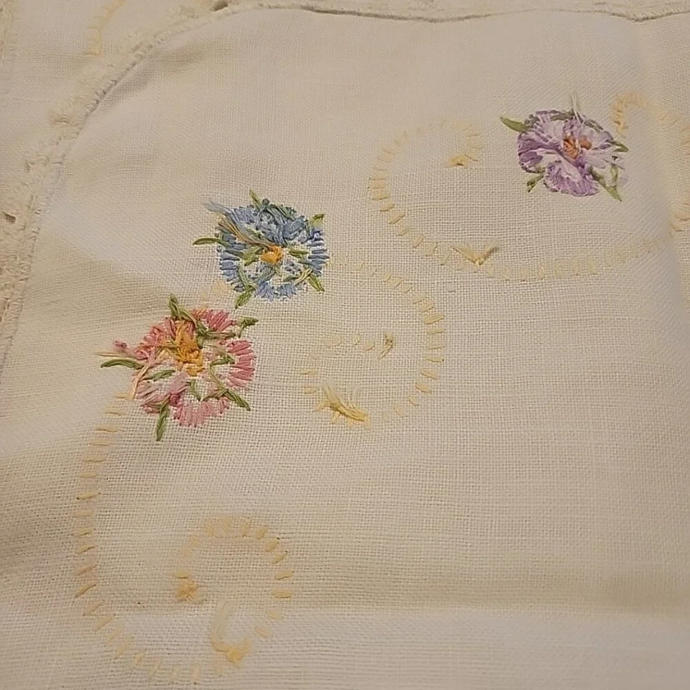 Vintage Table Runner Dresser Scarf Linen Embroidered Floral 42x14