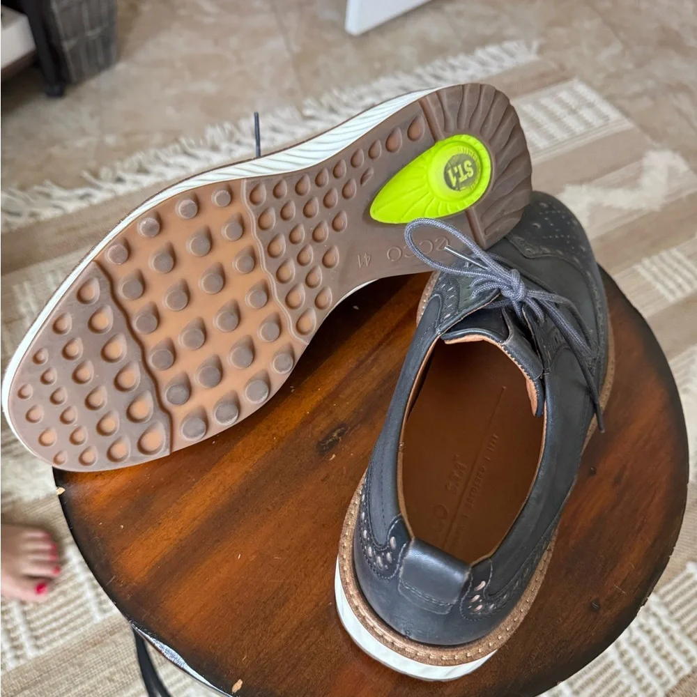 Ecco sophisticated charcoal