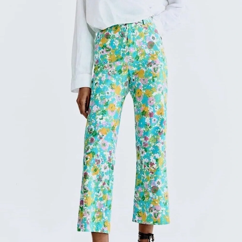 Zara Floral Printed Linen Blend Mini Flare Trousers