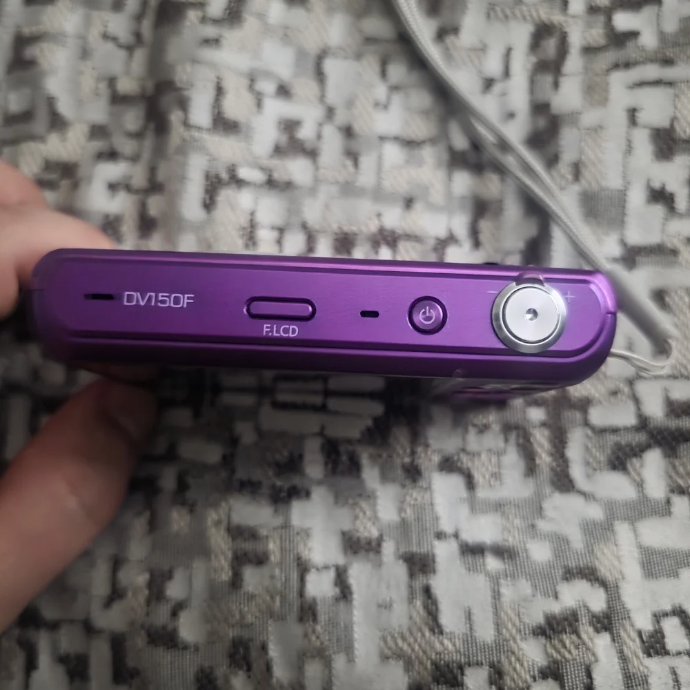 Samsung sleek camera