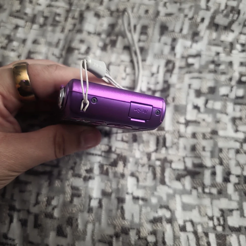 Samsung sleek camera