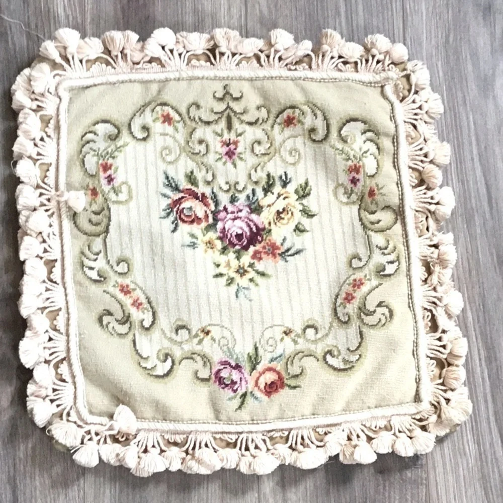 N/A wool pillow