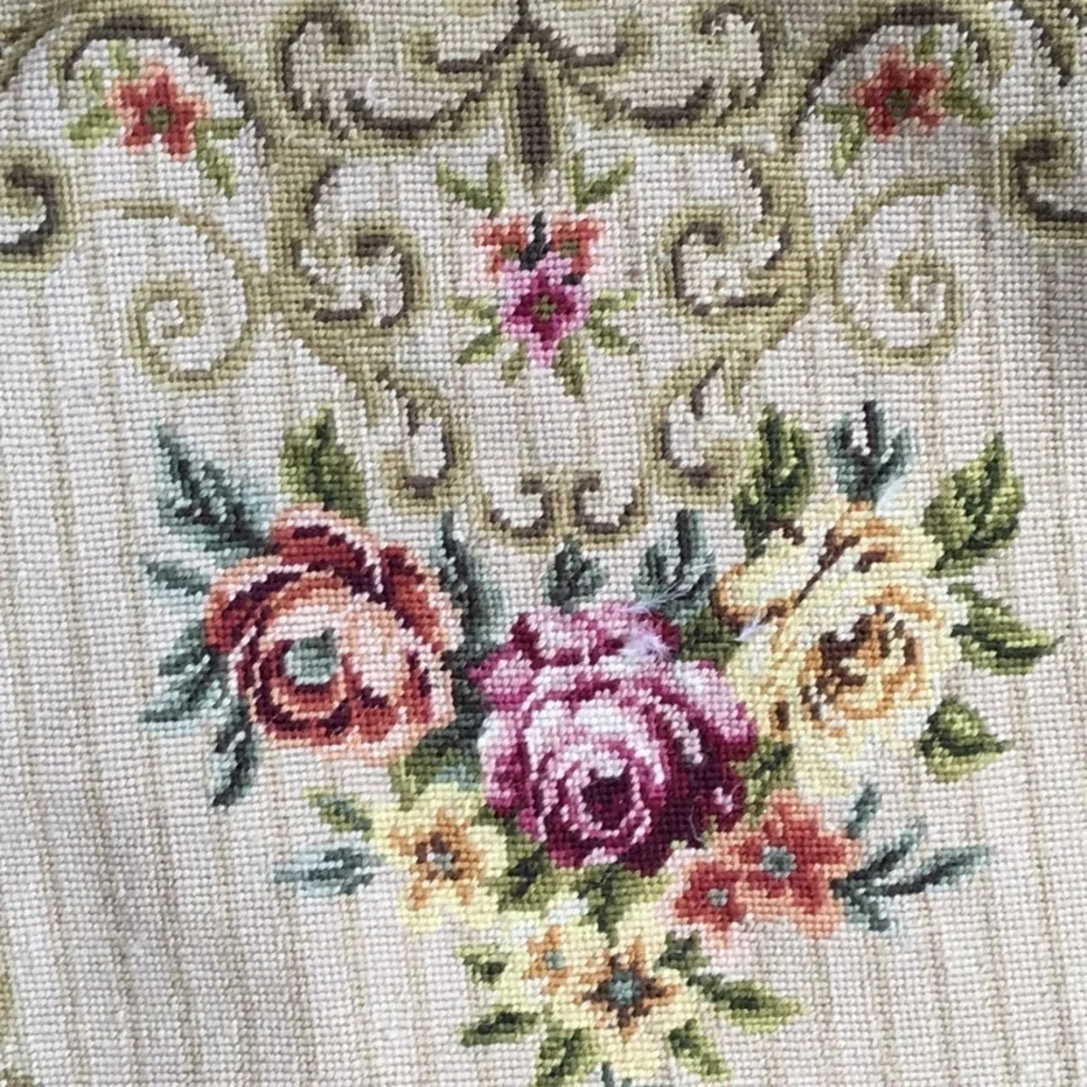 N/A embroidery needlepoint zipped