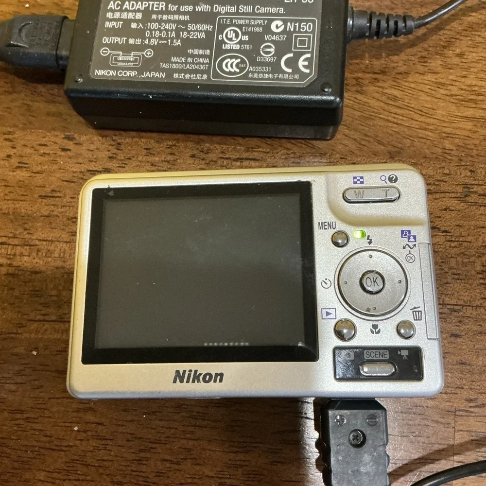Nikon  Coolpic S2 Digital CameraGreat . Condition. .  5.1   Digital  Japan