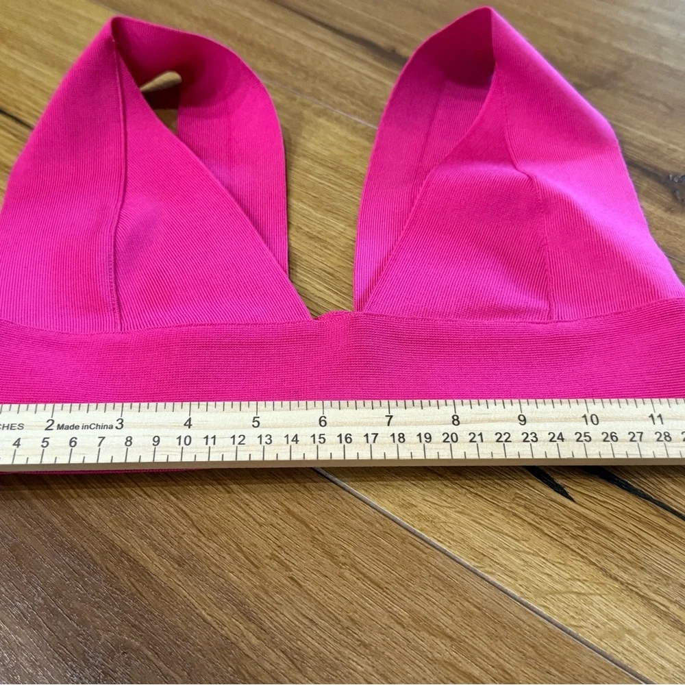 SKIMS chic triangle
