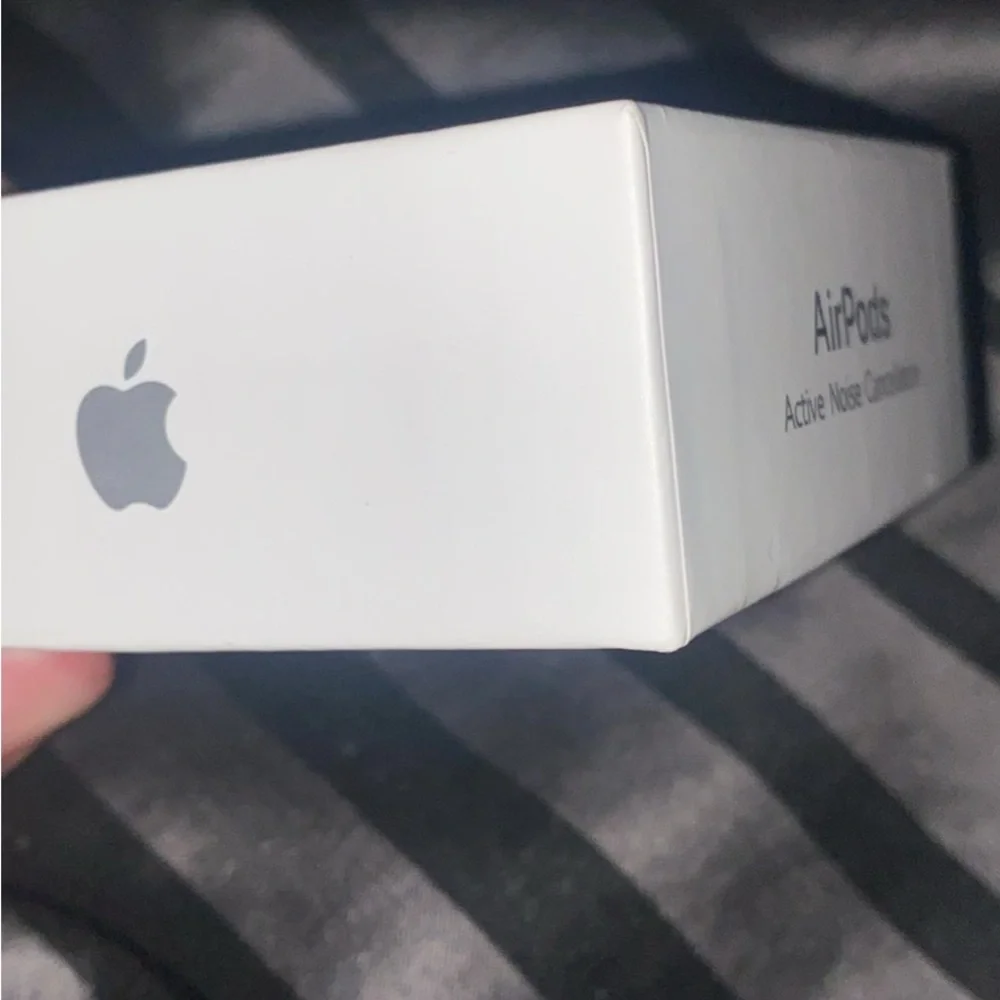 Apple airpods active