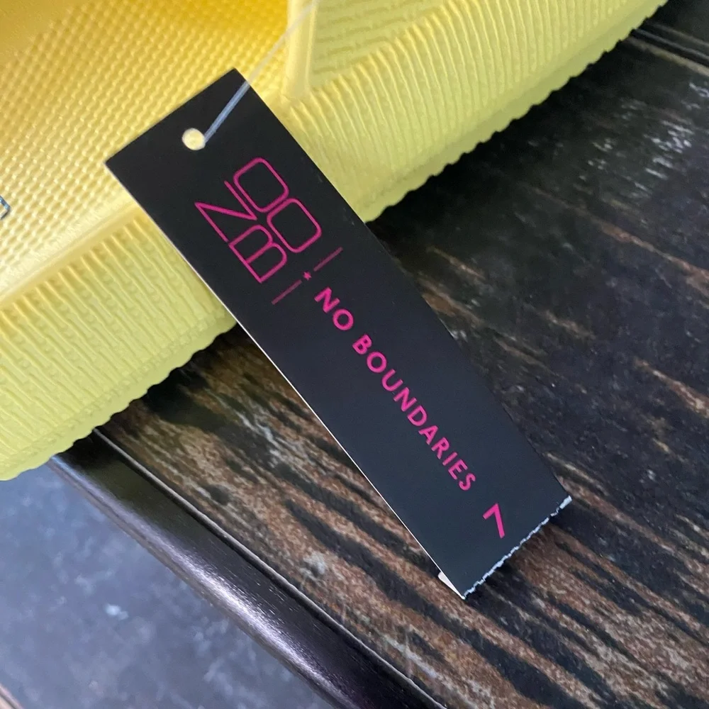 No Boundaries unisex but