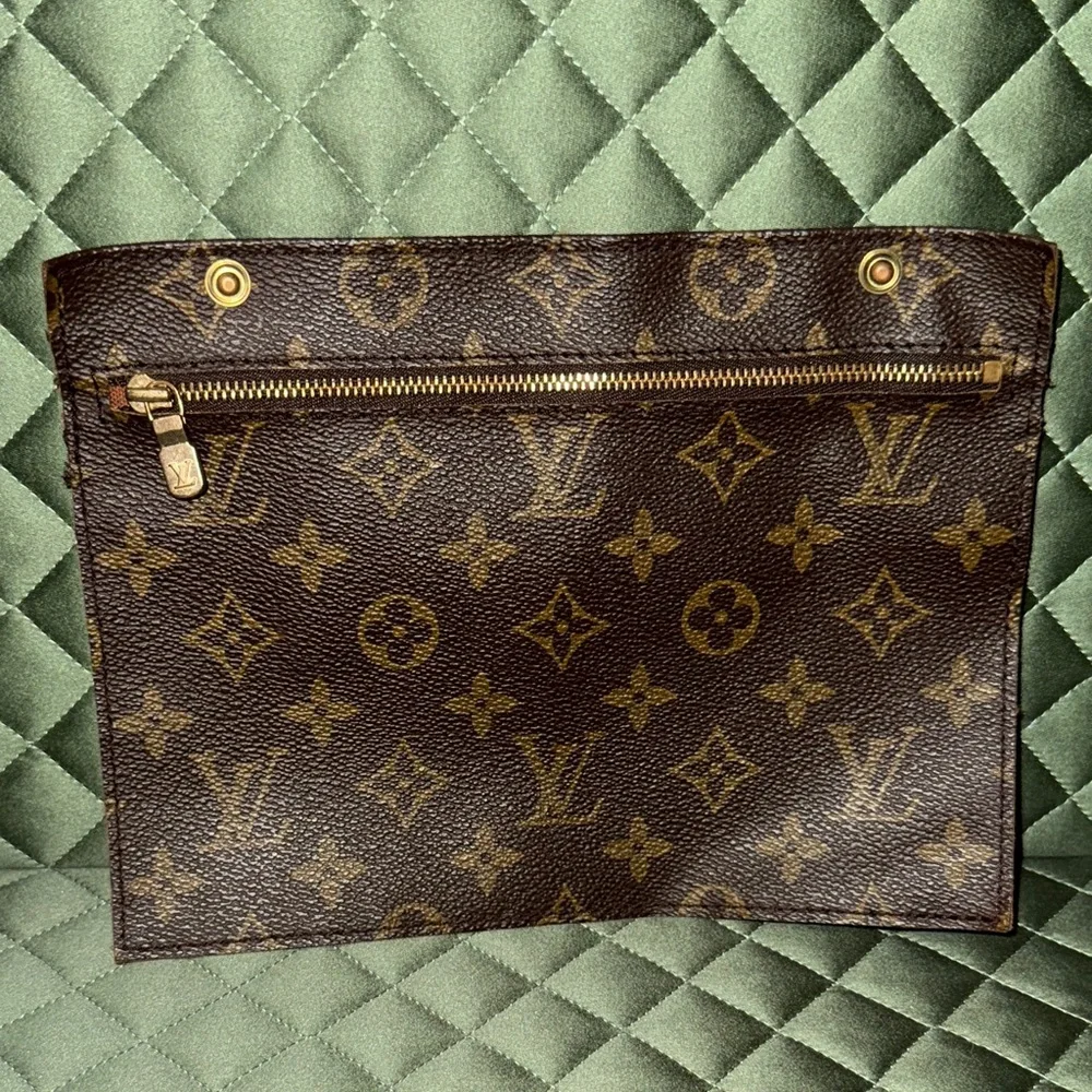 Louis Vuitton sophisticated louis