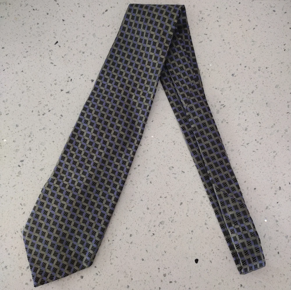 Geoffrey Beene 100% silk