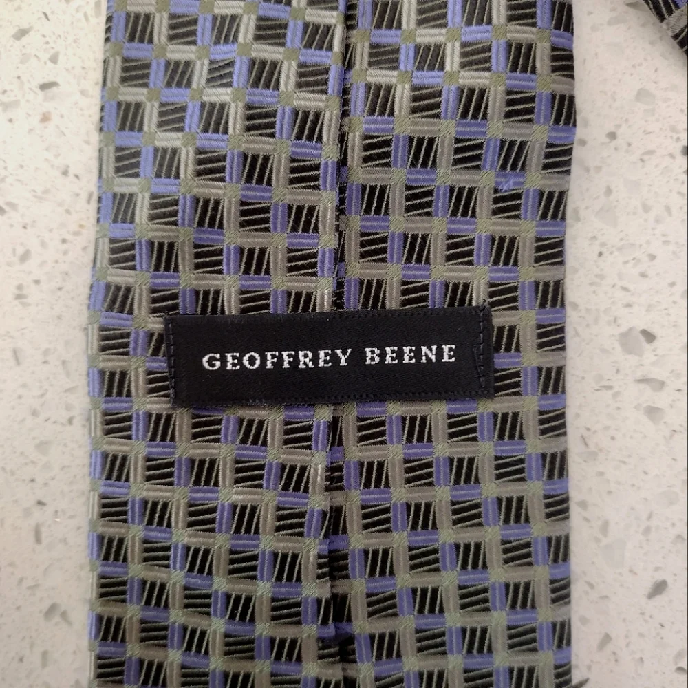 Geoffrey Beene 100% silk