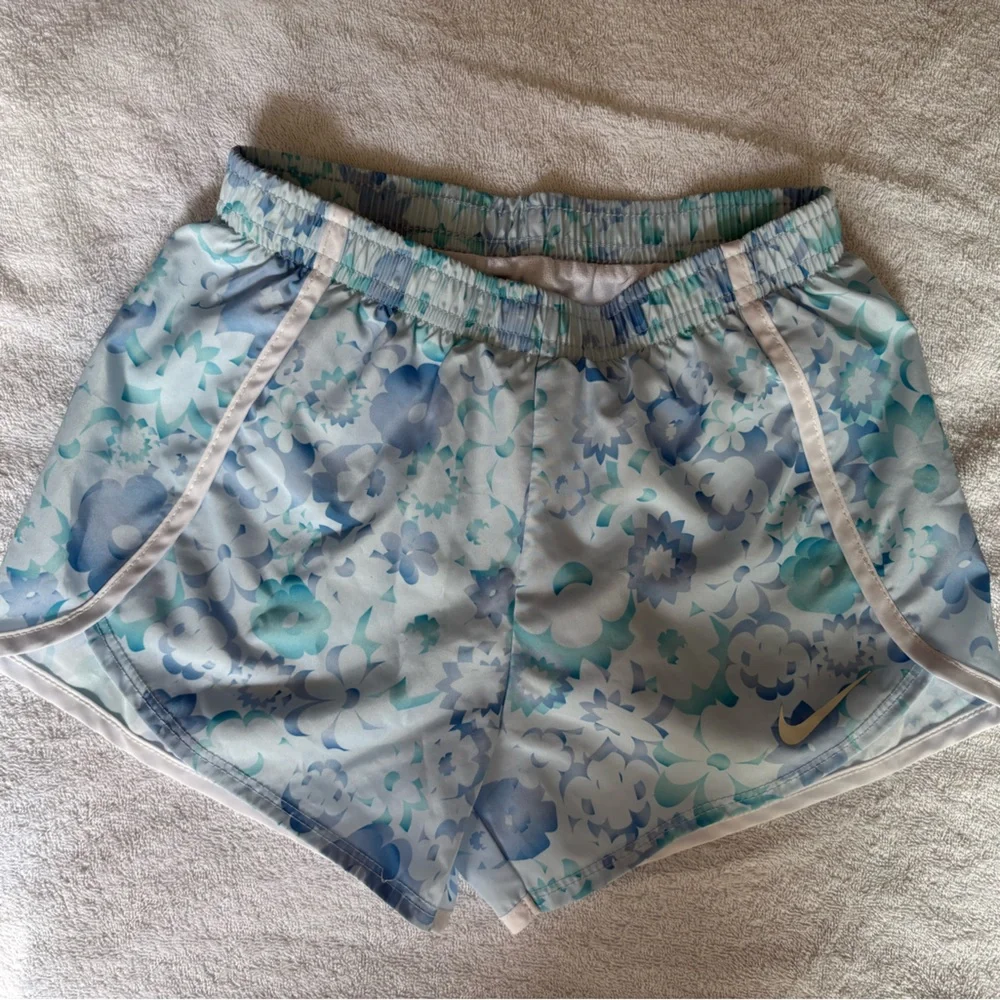 Girls Nike Dri-FIT Flowers White and Blue Shorts