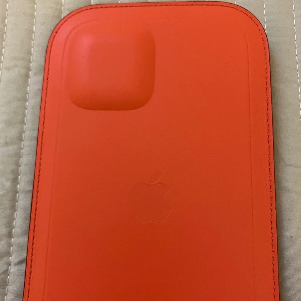 Apple iPhone Leather Sleeve With Magsafe Pink Citrus