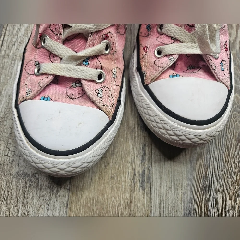 Converse kitty white