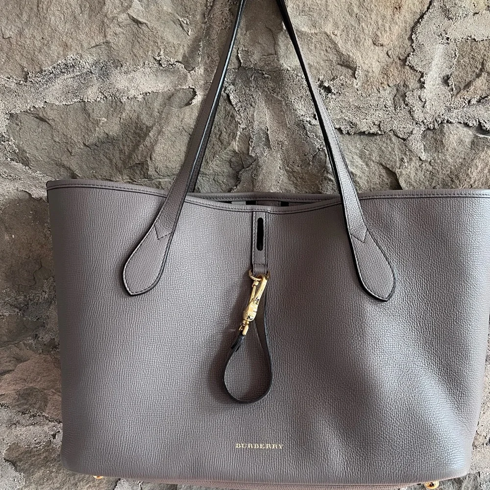 Burberry excellent no
