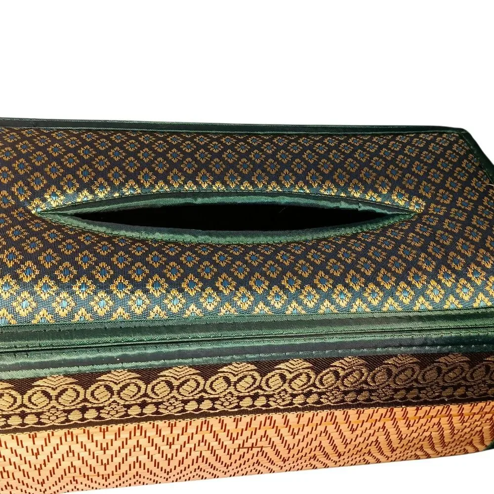Unbranded pattern woven