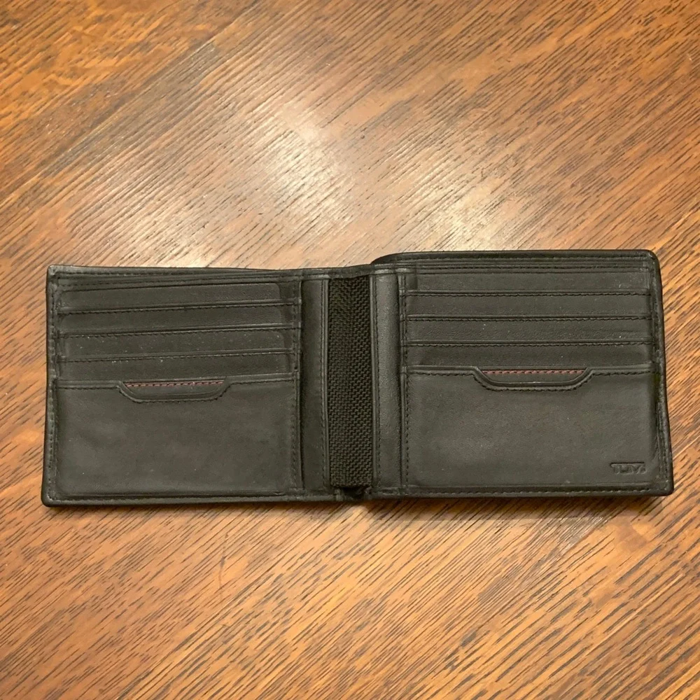 Tumi sleek black