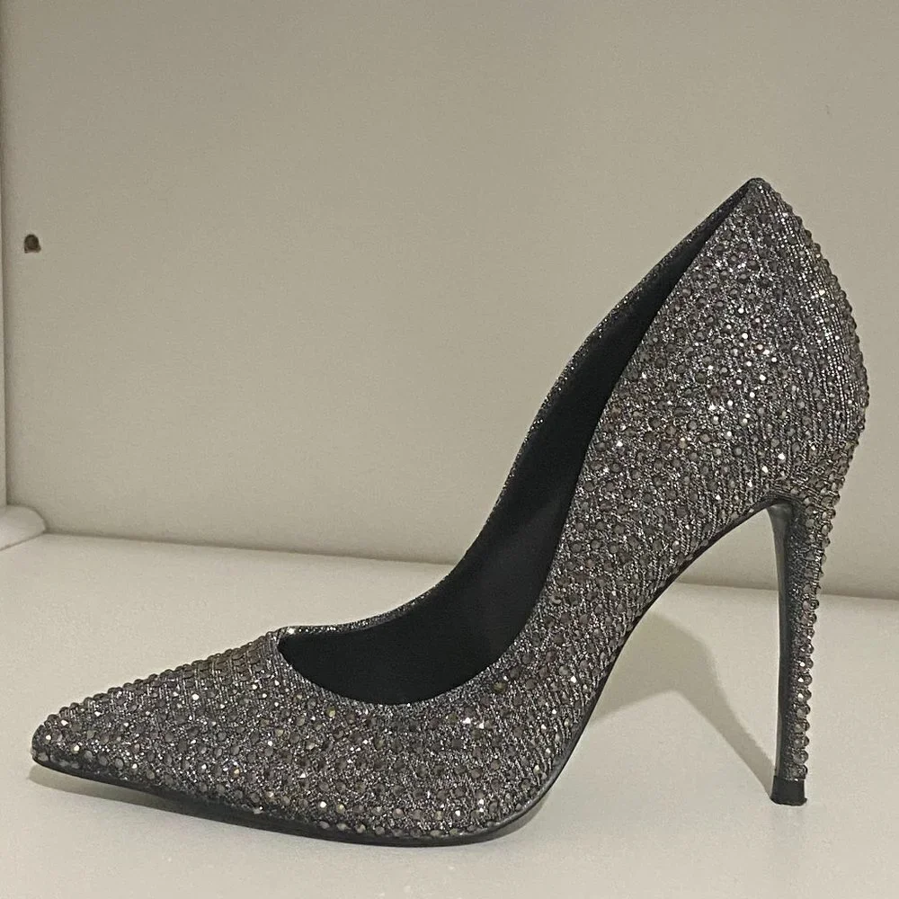 Black Studded Rhinestone Steve Madden Heels Pumps Size 6 With Box