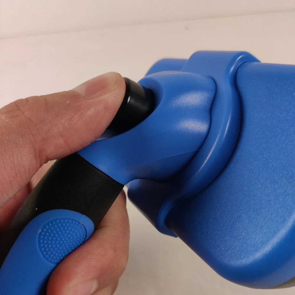 Swihauk Retractable Pet‎ Grooming Brush - Blue and Black (2c2)