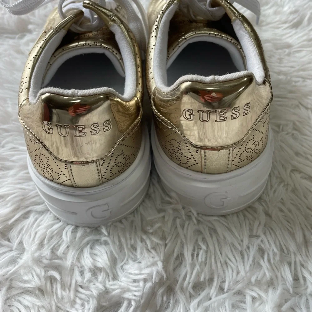 Guess size preloved