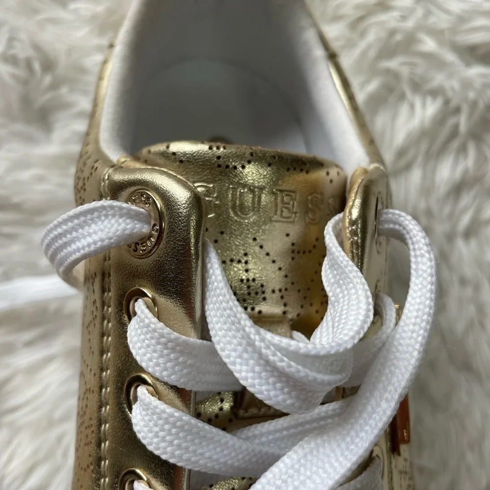 Guess size preloved