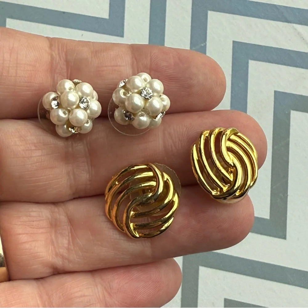 2 Pairs Post Earrings Costume Quality