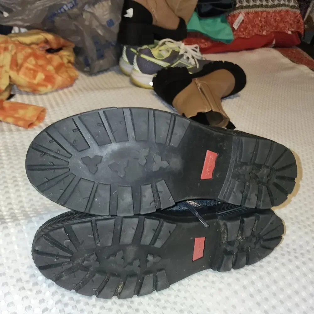Levis excellent used