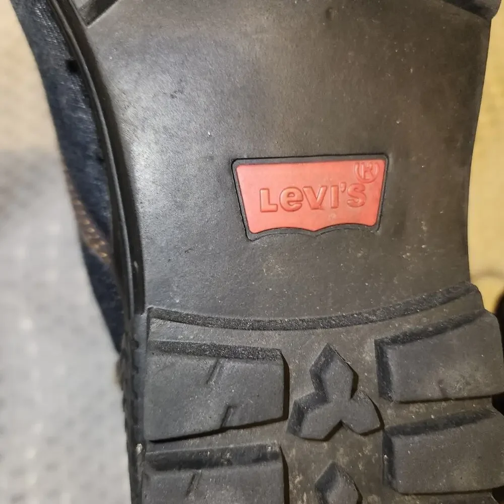 Levis excellent used