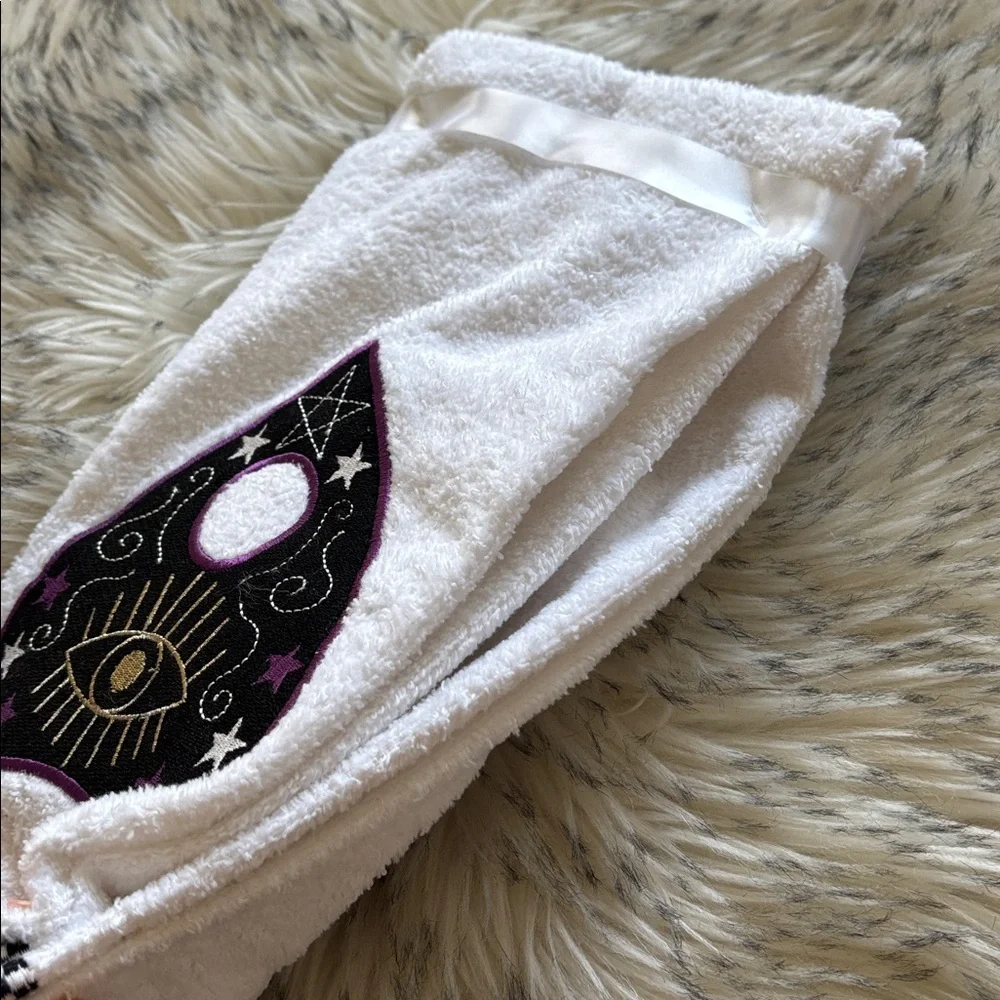 NWT Halloween Set of 2 Black Ouija Design Hand Towels