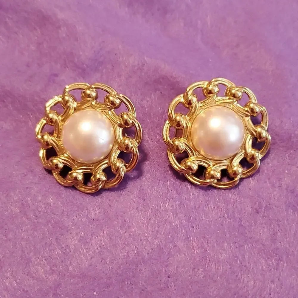 Trifari elegant gold